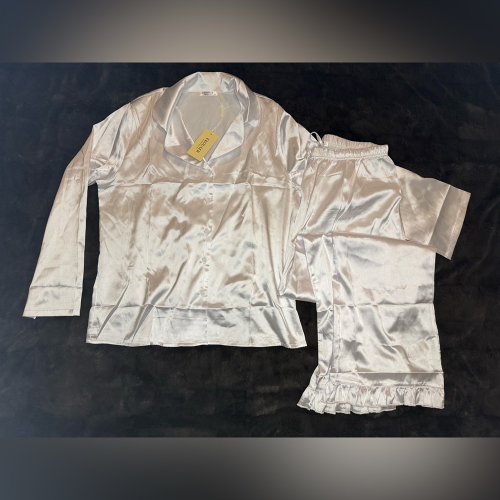 Ekouaer NWT white satin pajamas size M